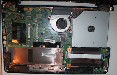 ASUS X555L-osia, rikki