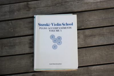 Suzuki violin school piano accompaniments volume 5 Y1