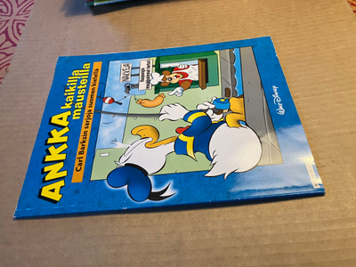 DISNEY AKU ANKKA KAIKILLA MAUSTEILLA