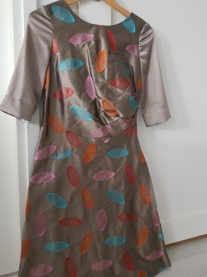 Silkkimekko / Juhlamekko / Mekko silkkiä - koko S / 34