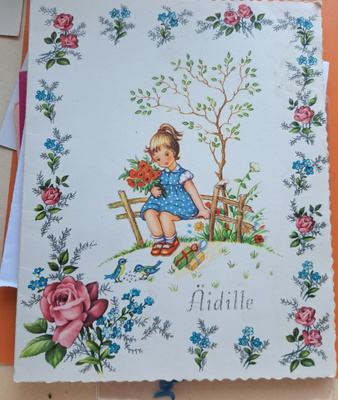 Tyttö aidalla, taittokortti, kulkenut