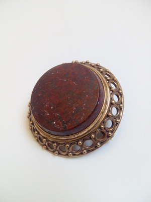 Iso solki 1515, Kalevala Koru, punainen kivi