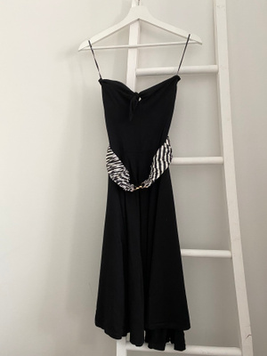 Zara: olkaimeton rantamekko koko M