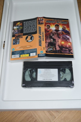 vhs action man robot attack suomeksi puhuttu