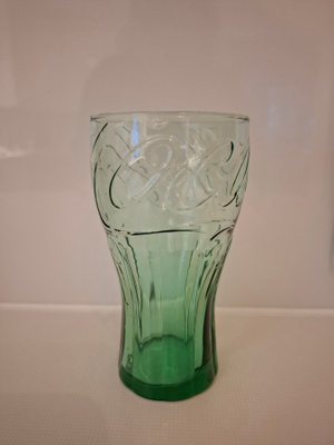 Hieno vaaleanvihreä Coca Cola lasi