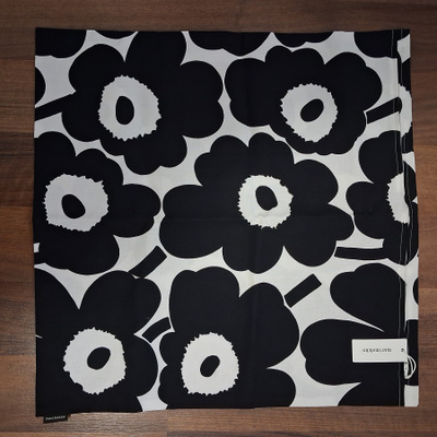 Marimekko Pieni Unikko Musta tyynynpäällinen