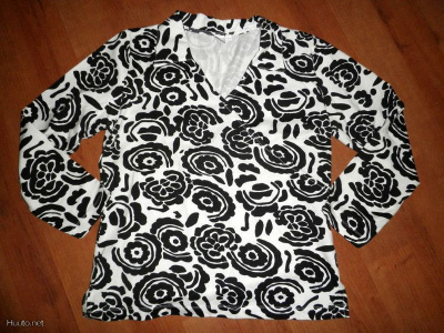 KAUNIS MUSTA-VALKOINEN NAISTEN TRIKOOPUSERO, KOKO: M (L/XL)