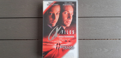 VHS: Salaiset Kansiot / The X-Files: Taistelu Tulevaisuudest