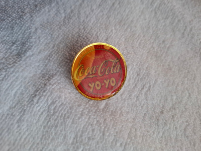 The Original Russell Coca-Cola Yo-Yo Pinssi