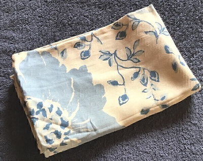 Sinikuviollinen tyynyliina
