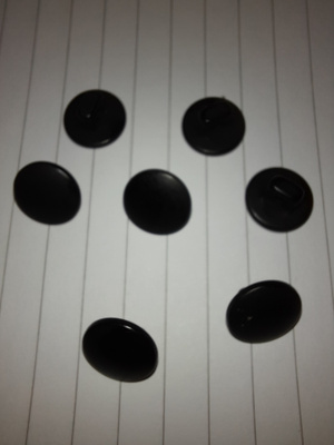 Musta kantanappi 13mm