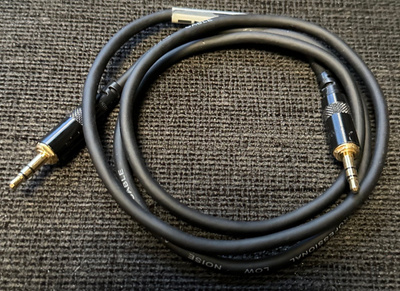1m Cordial  3,5mm miniplugi kaapeli - käytetty