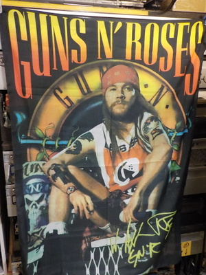 GUNS N ROSES MEGASIZE SEINÄLIPPU