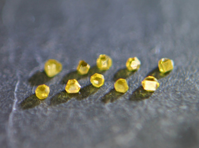 Synteettisiä timantteja 0.02ct General Electric vuodelta -60
