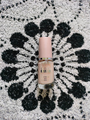 ~Oriflame Expert Care Extreme -kynnenkovettajalakka~