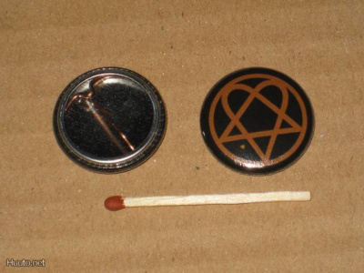 HIM heartagram rintanappi 1" (l1)