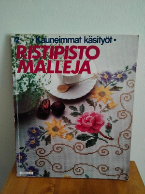 Kauneimmat käsityöt nro 12 ristipistomalleja.