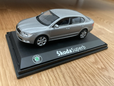 Skoda Suberb mk2 1/43 pienoismalli