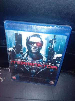 Blu-ray TERMINATOR ( UUSI  ) SIS POSTIKULU