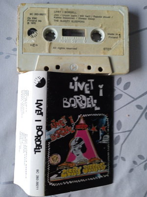 C-KASETTI: THE SLEEPY SLEEPERS : LIVET I BORDELL