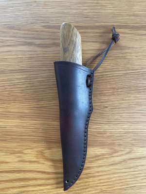 Käsin tehty puukko