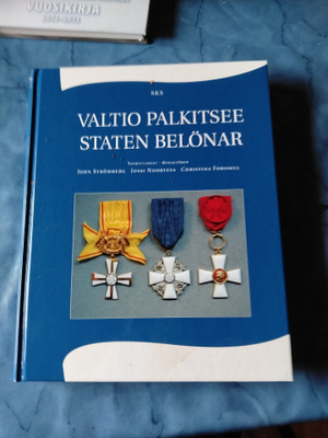 valtio palkitsee kunnimerkikirja