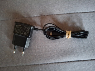 Samsung Micro-USB puhelinlaturi 5V