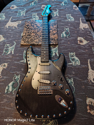 Myydään stratocaster
