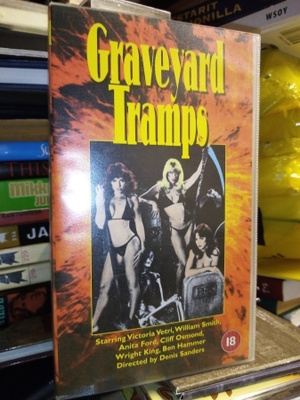 VHS :  GRAVEYARD TRAMPS (  SIS POSTIKULU)