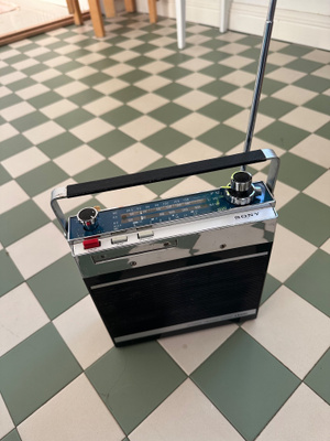 Sony matkaradio 1960 -luvulta