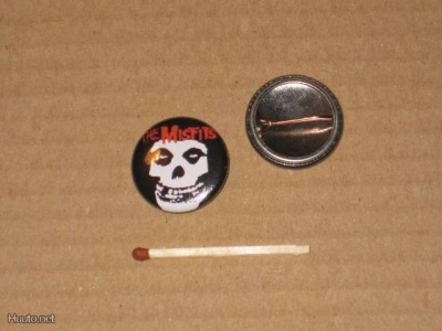 the Misfits Skull rintanappi 1" d2