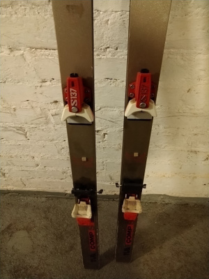 Slalomsiteet Salomon 137S.