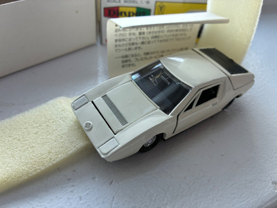 Isuzu Bellet MX 1600 1/40 pienoismalli 70-l. Made in Japan.