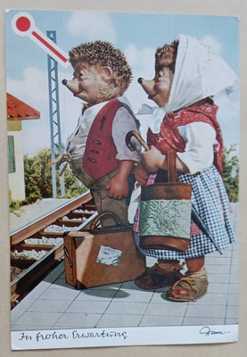 Siilipari odottaa junaa (Mecki), väripk. p. 1964 Suomeen