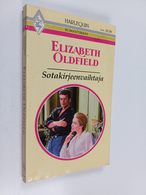 Elizabeth Oldfield : Sotakirjeenvaihtaja