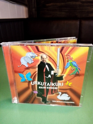 CD KALEVI KIVINIEMI :  URKUTAIKURI ( SIS POSTIKULU)