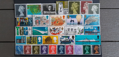 ENGLANTI n. 1960-80 luku LEIMATTUJA postimerkkejä 33 kpl