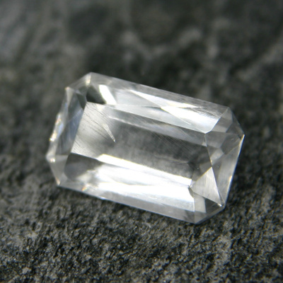 Suuri harvinainen pollusiitti 9.79 ct Afganistan/Pakistan