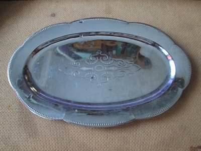 pieni metallitarjotin