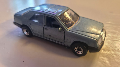 Matchbox  - Mercedez-Benz 300E Light Metallic Periwinkle