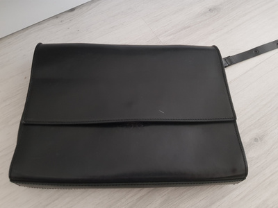 Vere Verto musta Nahkalaukku / Clutch
