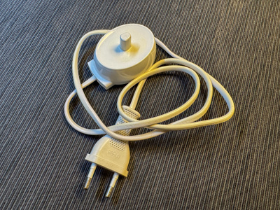 Braun Oral-B sähköhammasharjan laturi, tyyppi 3757