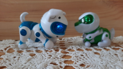 Robotit: koira ja dinosaurus