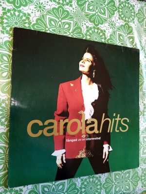 LP :  CAROLA  :  HITS ( SIS POSTIKULU  )