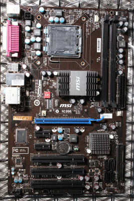 MSI:n tehdaskunnostama LGA775-emolevy MSI P41T-C31