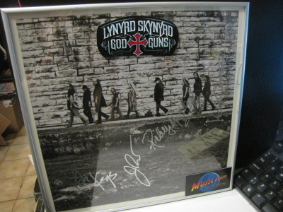 LYNYRD SKYNYRD TAULU NELJÄLLÄ NIMMARILLA !