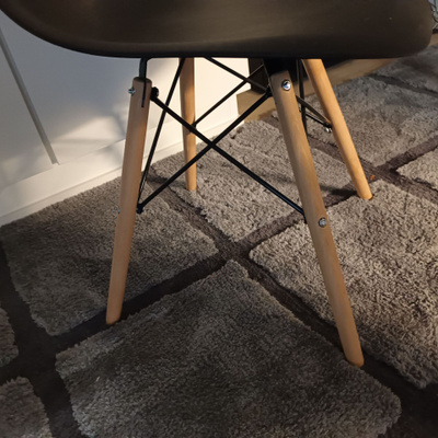 2 kpl ruokapöydän tuolia 1 hinnalla