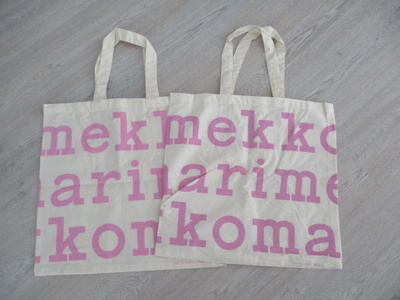UUSI MARIMEKKO VAALEANPUNAINEN LOGOKASSI