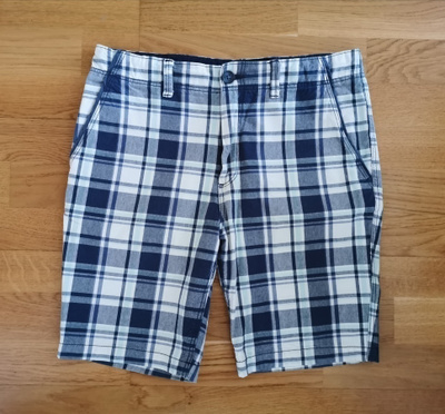 Ruudulliset shortsit 164 cm - uudenveroiset