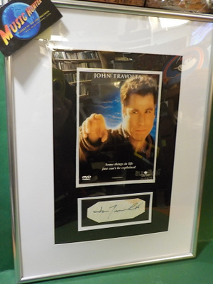 JOHN TRAVOLTA NIMIKIRJOITUS - KEHYSTETTY